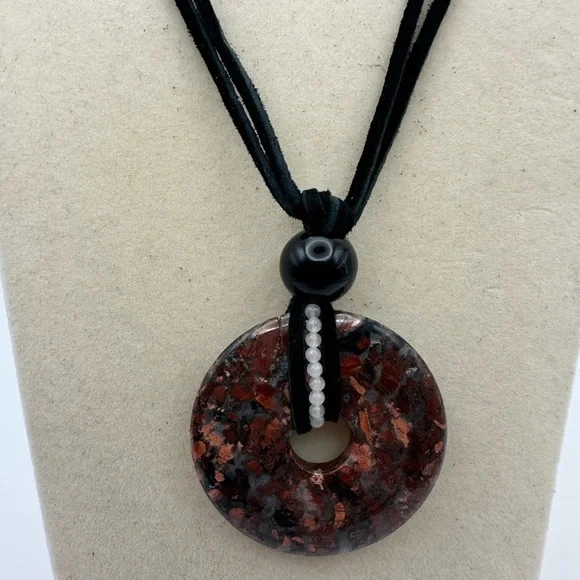 Mexican Crazy Lace Agate Donut Pendant on Genuine Leather - Picture 1 of 13